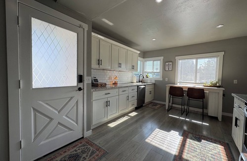 Puyallup House | Downtown Charm! 1 Block to WA State Fairgrounds - 1 Mile to Good Sam