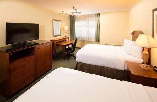 Wenatchee Hotel | Enjoyable Stay! 4 Pet-friendly Units with Free Parking, Outdoor Pool!