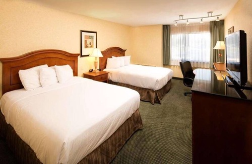 Wenatchee Hotel | Enjoyable Stay! 4 Pet-friendly Units with Free Parking, Outdoor Pool!