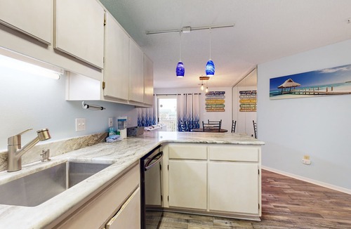 Destin Condo | Friendly Condo with Shared Outdoor Pool, High-Speed WiFi, & Central AC