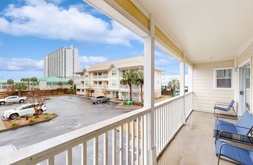 Destin Condo | Friendly Condo with Shared Outdoor Pool, High-Speed WiFi, & Central AC