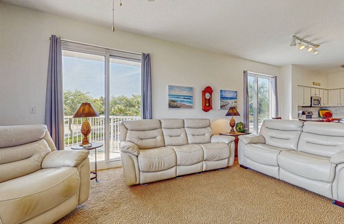 Destin Condo | Getaway w/beach access, shared hot tubs, pool & tennis - snowbirds welcome!