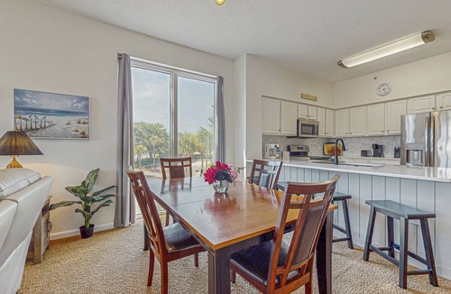 Destin Condo | Getaway w/beach access, shared hot tubs, pool & tennis - snowbirds welcome!