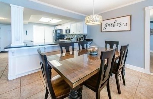 Holiday Isle Condo | 🏝️ Gorg VIEWS ⛱️ Summer discounts! Free beach chairs & umbrella