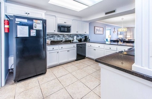 Holiday Isle Condo | 🏝️ Gorg VIEWS ⛱️ Summer discounts! Free beach chairs & umbrella