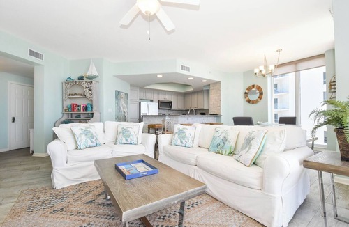Destin Condo | Gulf-front Beachy Condo w/Easy Beach Access & Large Balcony in Destin! 🏖🌊☀