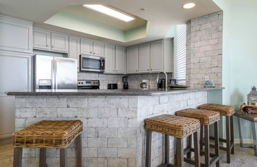 Destin Condo | Gulf-front Beachy Condo w/Easy Beach Access & Large Balcony in Destin! 🏖🌊☀