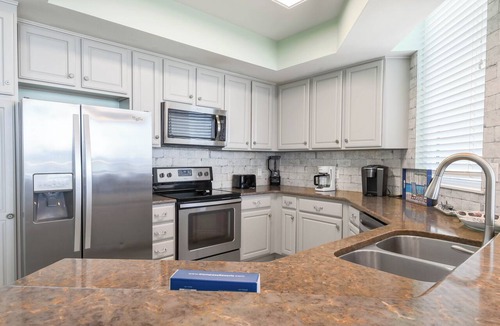 Destin Condo | Gulf-front Beachy Condo w/Easy Beach Access & Large Balcony in Destin! 🏖🌊☀