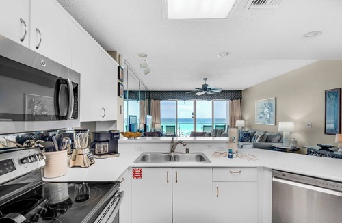 Destin Condo | Gulf Front Unit~Pool+Hot Tub~2BR Sterling Sands 208