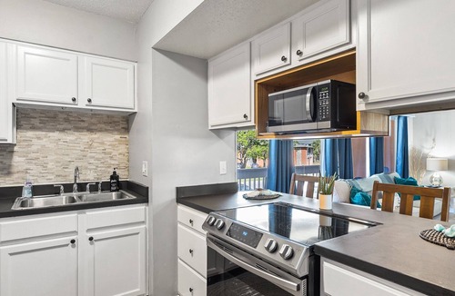 Destin Condo | GULF TERRACE ESCAPE | THREE POOLS | LAKE| TENNIS/PICKLEBALL COURTS