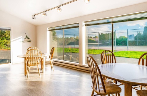 Birch Bay Condo | JL 1002: 2 Bedroom Condo, walking distance to restaurants!
