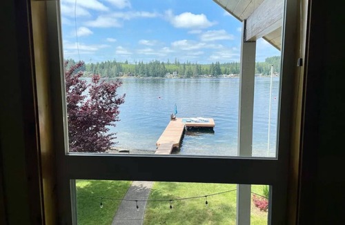 Grapeview House | Lake Front Home on Mason Lake W/Private Dock