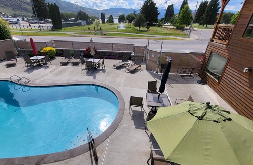 Chelan Condo | Lake View Condo across from the Public Park and Beach, Downtown Chelan!
