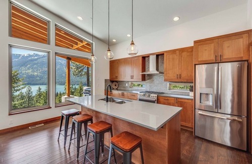 Cle Elum House | Luxury Mt Modern Cabin | Stunning Lake Views +Spa/GameRm + Arrive & Leave 1PM