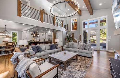 Cle Elum House | Modern Luxury Lodge | Game Room, Hot Tub + 1PM Check-In & Check-Out