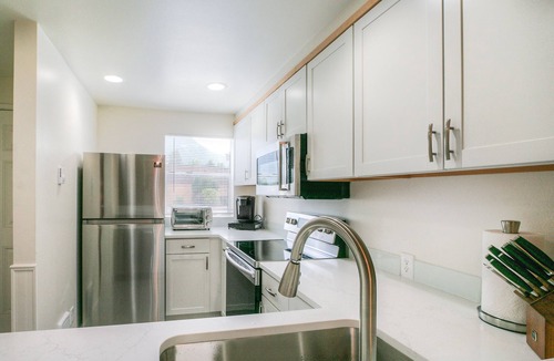North Bend House | Moon River Suites 2 - on River, Private Hot Tub, Downtown NO FLOOD IMPACTS