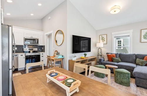 Pacific Beach House | *NEW* Harmony Haven: Hot Tub, Dog Friendly