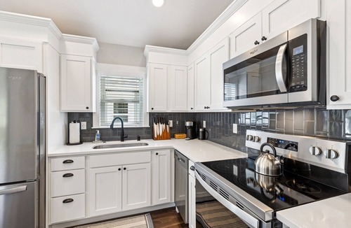 Pacific Beach House | *NEW* Harmony Haven: Hot Tub, Dog Friendly