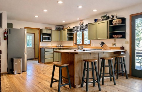 Leavenworth Cabin | New Listing! Sauna, Backs Forest Trail, Dog Friendly, Cable