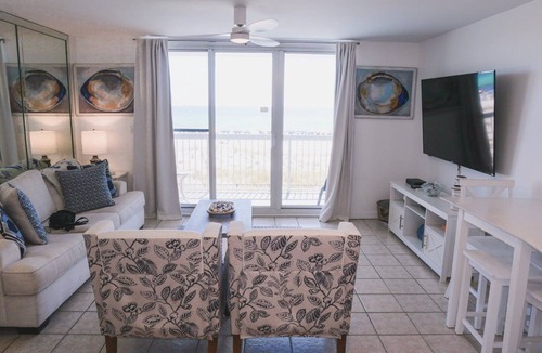 Destin House | NEW! Pelican Beach 0210 1-Bedroom Home with Pool