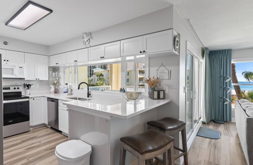 Destin Condo | Newly updated! 2 Bed 2 Bath Beach View!