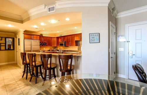 Holiday Isle Condo | Oceanfront Condo at Emerald Grande-3BR condo w/view of the Destin Harbor & Gulf