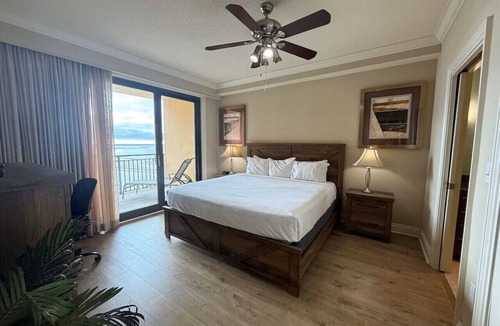 Holiday Isle Condo | Oceanfront Condo at Emerald Grande-3BR condo w/view of the Destin Harbor & Gulf