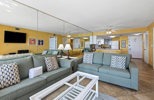 Destin House | Open Unit, On-site pool w/hot tub/splash pad, Restaurant/bar, water view