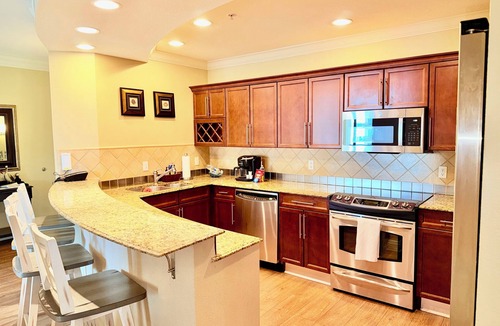 Destin Condo | Perrydise @ Emerald Grande - 3BR 11th floor Harbor & Gulf Views w/beach service!