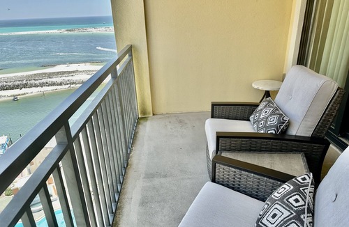 Destin Condo | Perrydise @ Emerald Grande - 3BR 11th floor Harbor & Gulf Views w/beach service!