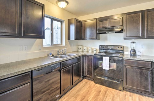 Poulsbo House | Pet-Friendly Poulsbo Abode w/ Mountain Views!