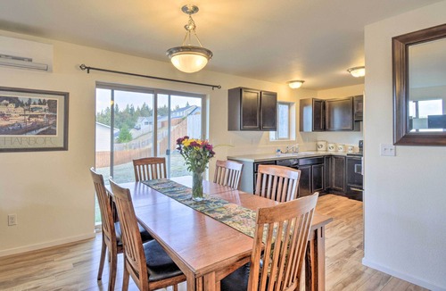 Poulsbo House | Pet-Friendly Poulsbo Abode w/ Mountain Views!