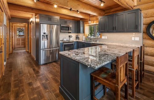 Cle Elum House | Picturesque Log Cabin on 5 Private Acres! Hot Tub * Large Yard * WiFi