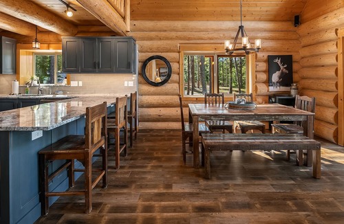 Cle Elum House | Picturesque Log Cabin on 5 Private Acres! Hot Tub * Large Yard * WiFi