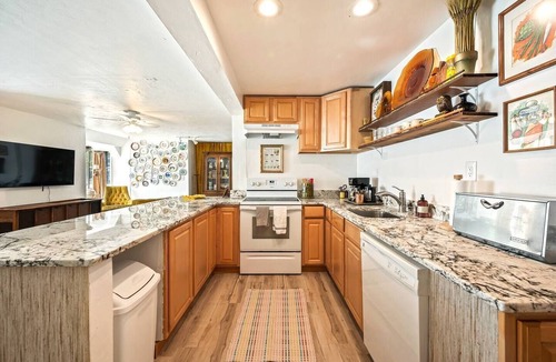 Cashmere Apartment | Quaint walkable to Cider House & Coffee Shop