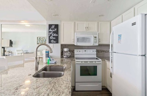 Destin Condo | Relaxing 1BR Gulf-front condo with balcony and coastal views
