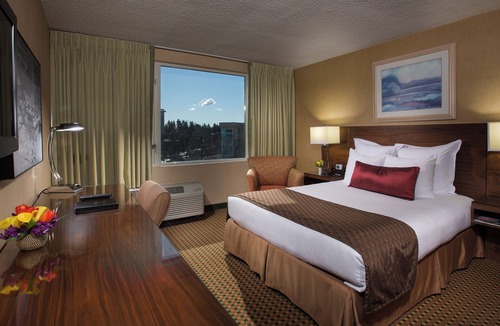 SeaTac Hotel | Relaxing Overnight Stay! Free Parking & Continental Breakfast, Pet-friendly
