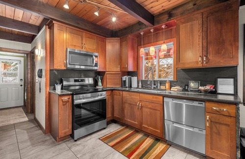 Leavenworth House | Riverfront Chalet, 2 Bedroom + Loft, Sleeps 4 guests, with a hot tub.