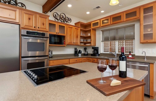 Leavenworth House | Snowcreek-Townhouse-DownTown-HotTub-8 People