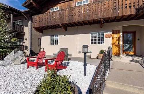 Leavenworth House | Snowcreek-Townhouse-DownTown-HotTub-8 People
