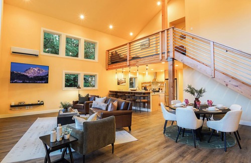 Warnick Cabin | Solara ~ Where Luxury Meets the Slopes: Brand New View Home