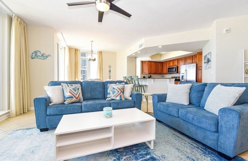 Destin Condo | Spacious Beachfront Condo w/Private Balcony in Central Destin! 💙☀🌊