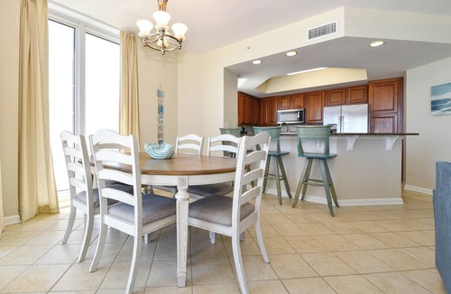 Destin Condo | Spacious Beachfront Condo w/Private Balcony in Central Destin! 💙☀🌊