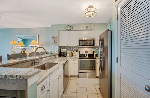Destin Condo | Spacious Condo with Resort Amenities and Private Beach!