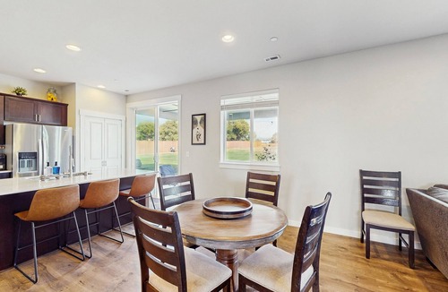 Ellensburg House | Spacious Dog Friendly home w/gas fireplace, large yard - close to town