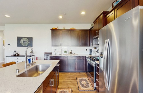 Ellensburg House | Spacious Dog Friendly home w/gas fireplace, large yard - close to town