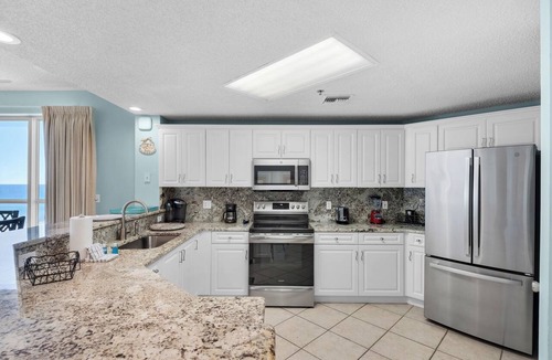 Destin Condo | Spacious Gulf front 3BR sleeps 6 stunning views pool beach access!