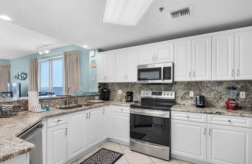 Destin Condo | Spacious Gulf front 3BR sleeps 6 stunning views pool beach access!