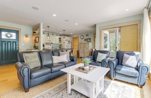 Oak Harbor House | Steps to Beach: Home w/Hot Tub in Oak Harbor!