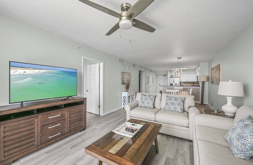 Destin Condo | Stunning 2BR Lakeview Condo, Steps from the Beach